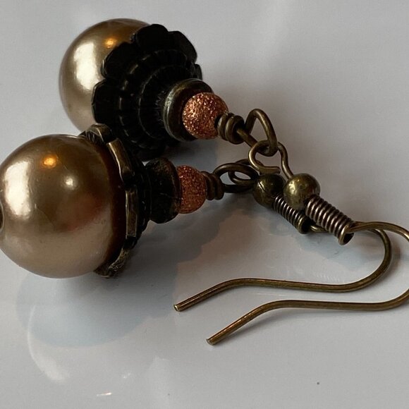 ❤️ Austrian Crystal Pearl & Brass Bead Cap Earrings - Picture 6 of 11